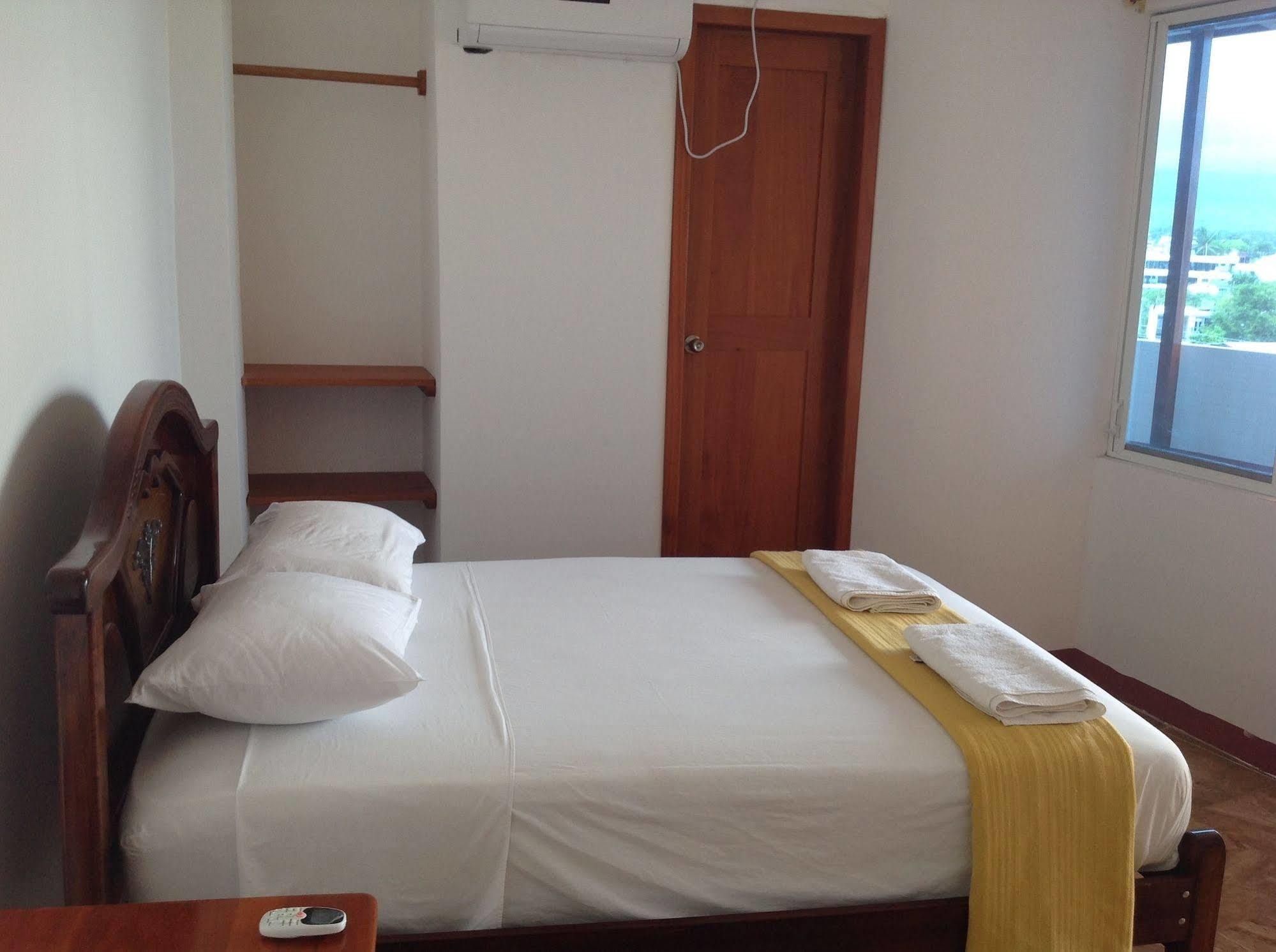 Gloria - Galapagos Inn Puerto Ayora  Eksteriør billede