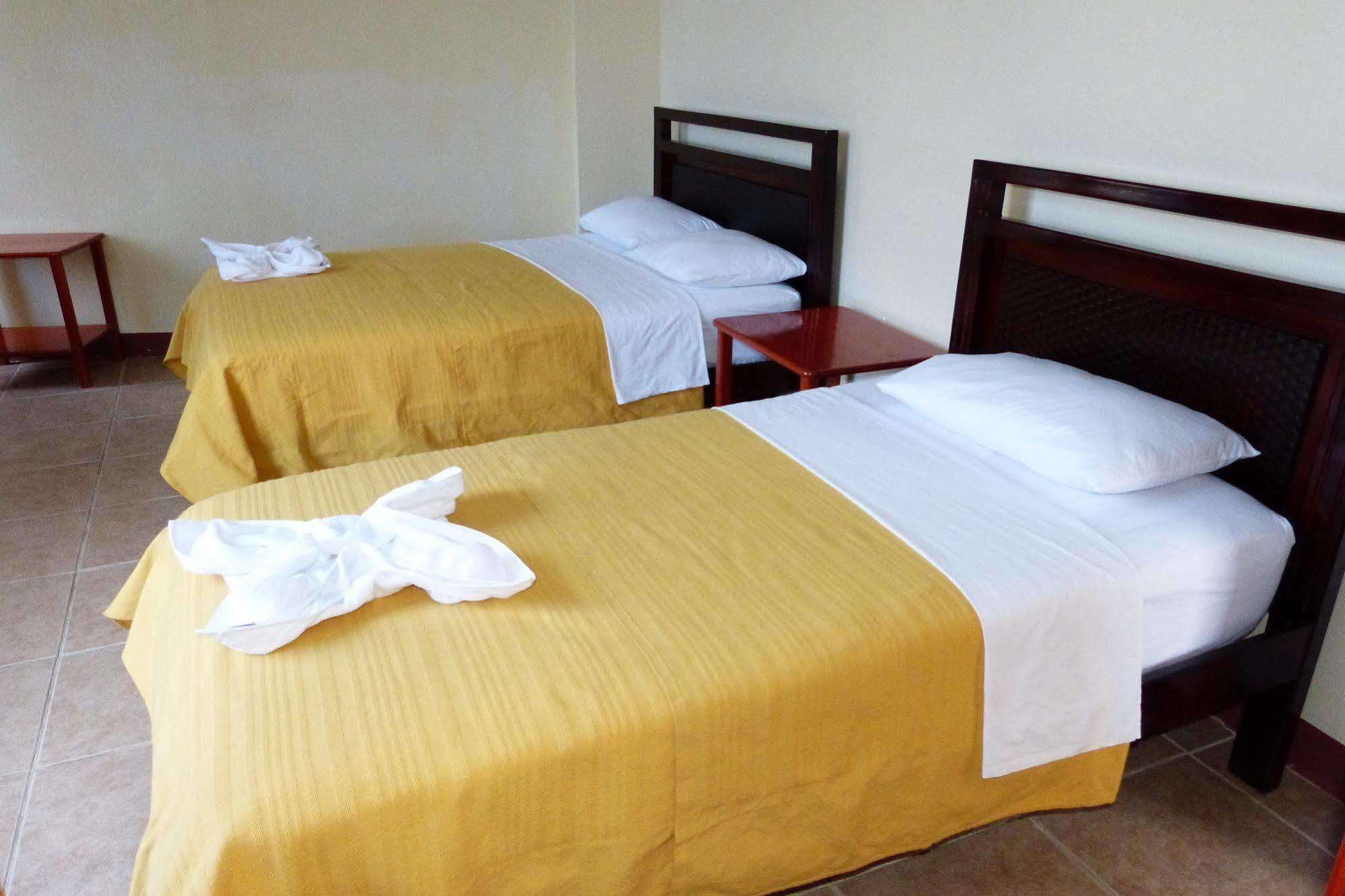 Gloria - Galapagos Inn Puerto Ayora  Eksteriør billede