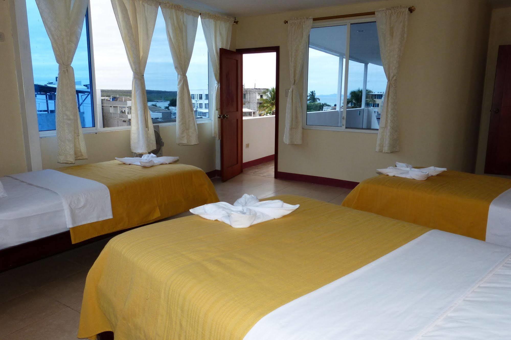 Gloria - Galapagos Inn Puerto Ayora  Eksteriør billede
