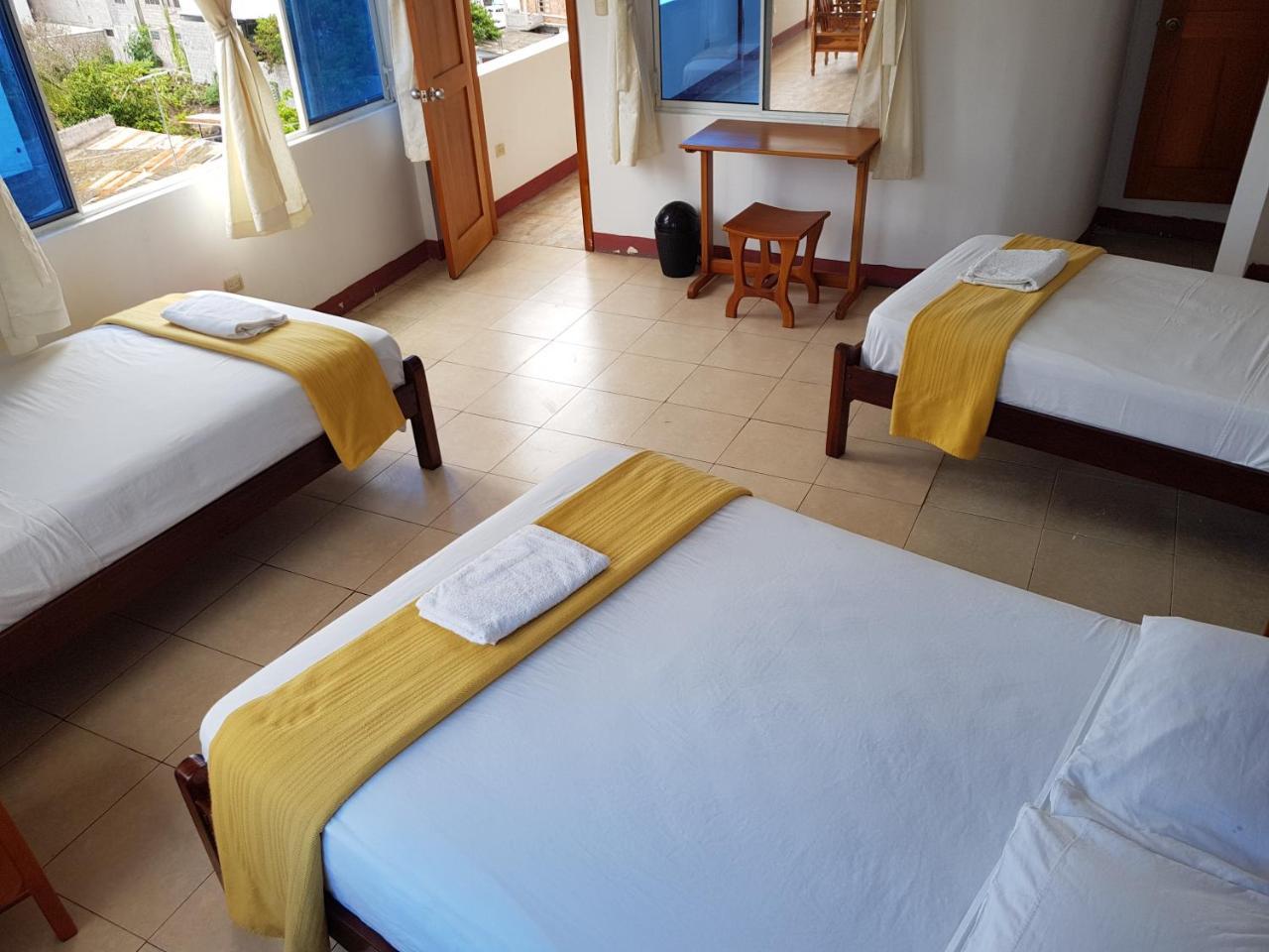 Gloria - Galapagos Inn Puerto Ayora  Eksteriør billede