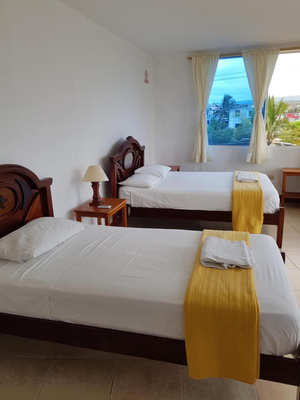 Gloria - Galapagos Inn Puerto Ayora  Eksteriør billede